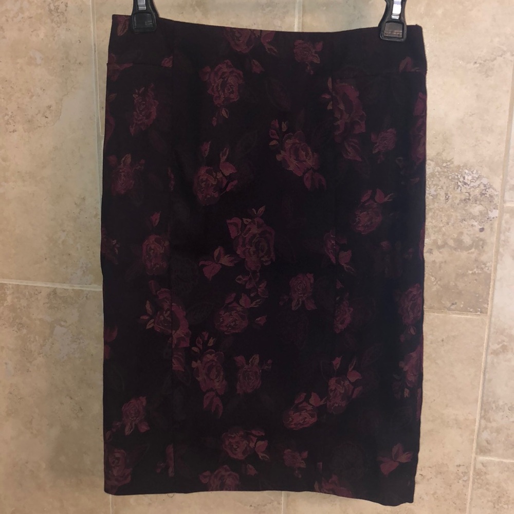 Brand new rose pattern pencil skirt